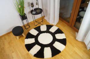 Sheepskins - Round carpets - superb-round-carpets-sheepskin-adam-leather