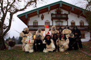 Sheepskins - Long haired sheepskin for Krampus costume - krampusweissbach