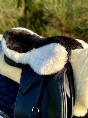 Sheepskins - Saddle Covers for Equestrian  - saddle-cover-sheepskin1