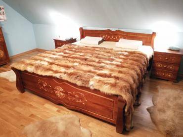 Sheepskins - Natural foxskin bedspread / rug