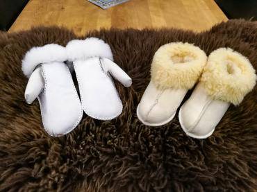 Sheepskins - Warm, cozy sheepskin gloves and slippers