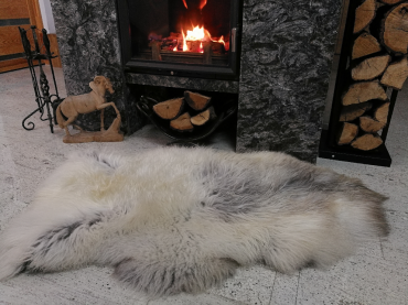 Sheepskins - Natural or artificial skins?