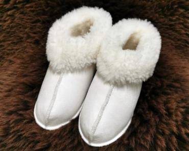 Slippers (1)